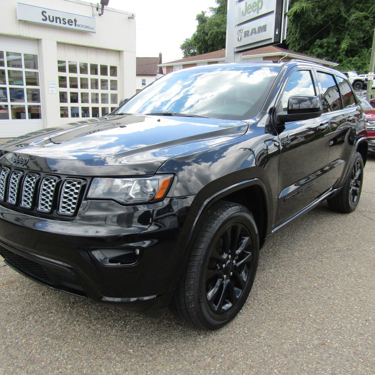 Used 2020 Jeep Grand Cherokee Altitude with VIN 1C4RJFAG2LC326355 for sale in Steubenville, OH