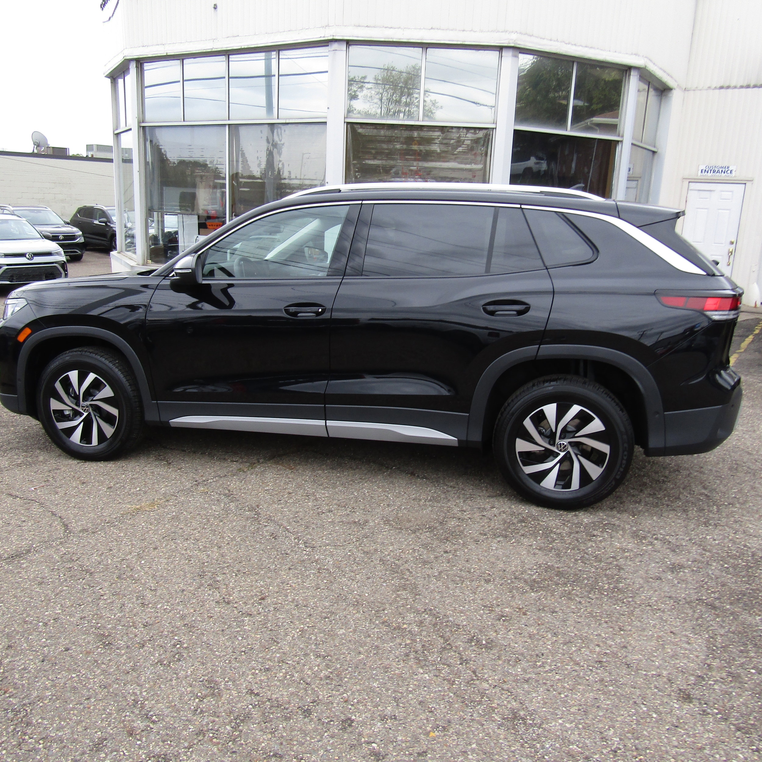 2026 Volkswagen Tiguan S's photo