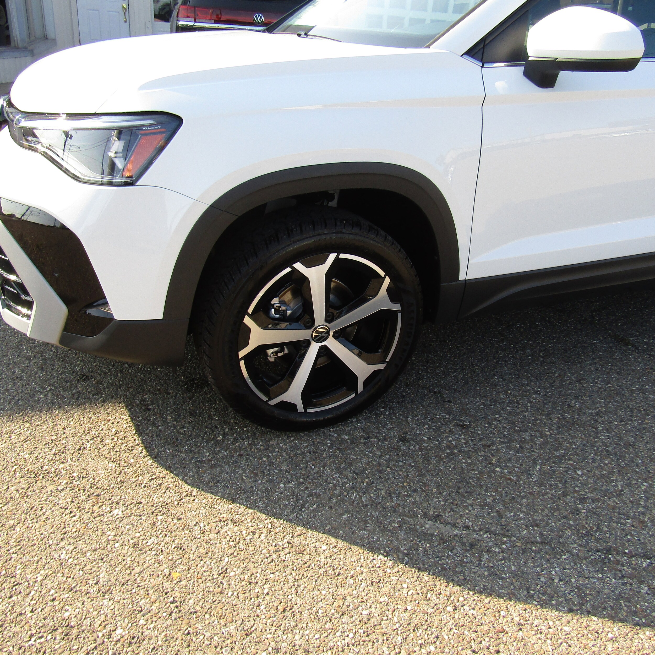 2025 Volkswagen Taos SEL photo 2