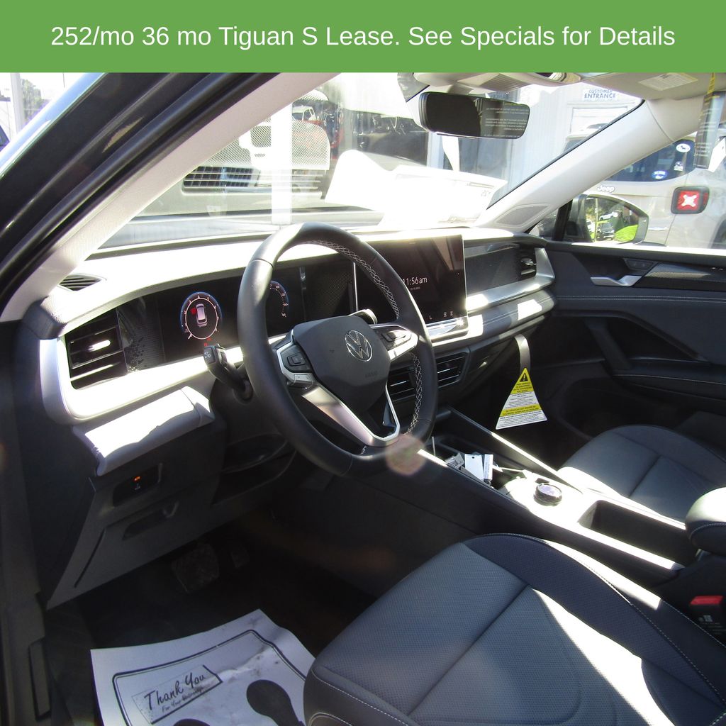 2025 Volkswagen Tiguan SE - Photo 21