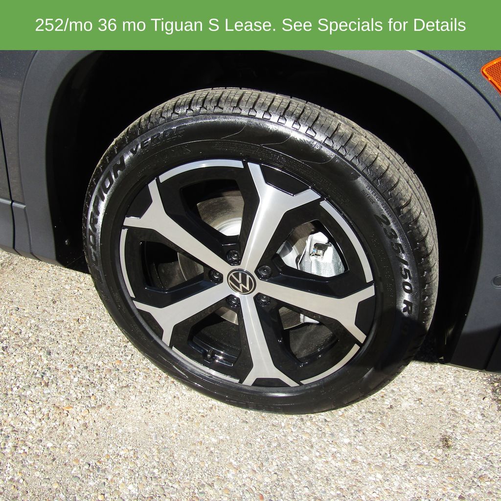 2025 Volkswagen Tiguan SE - Photo 13