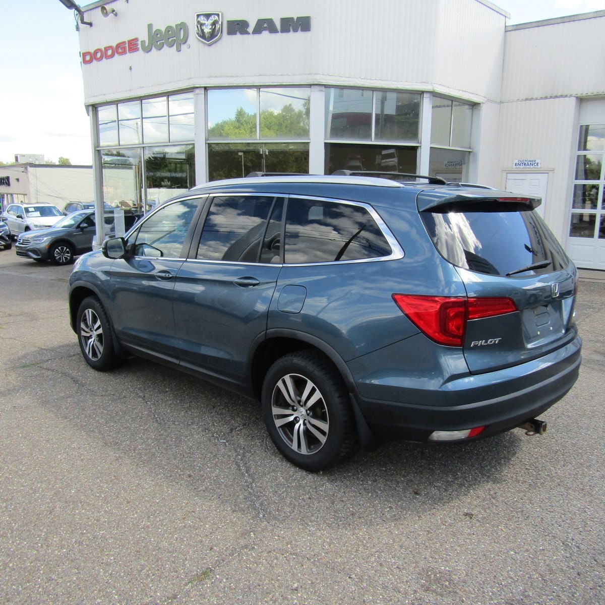 Used 2016 Honda Pilot EX-L with VIN 5FNYF6H52GB013204 for sale in Steubenville, OH