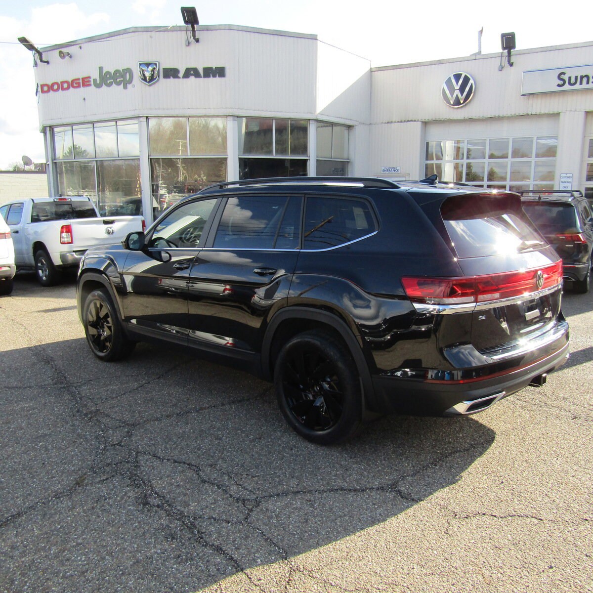 2025 Volkswagen Atlas SE Technology photo 2
