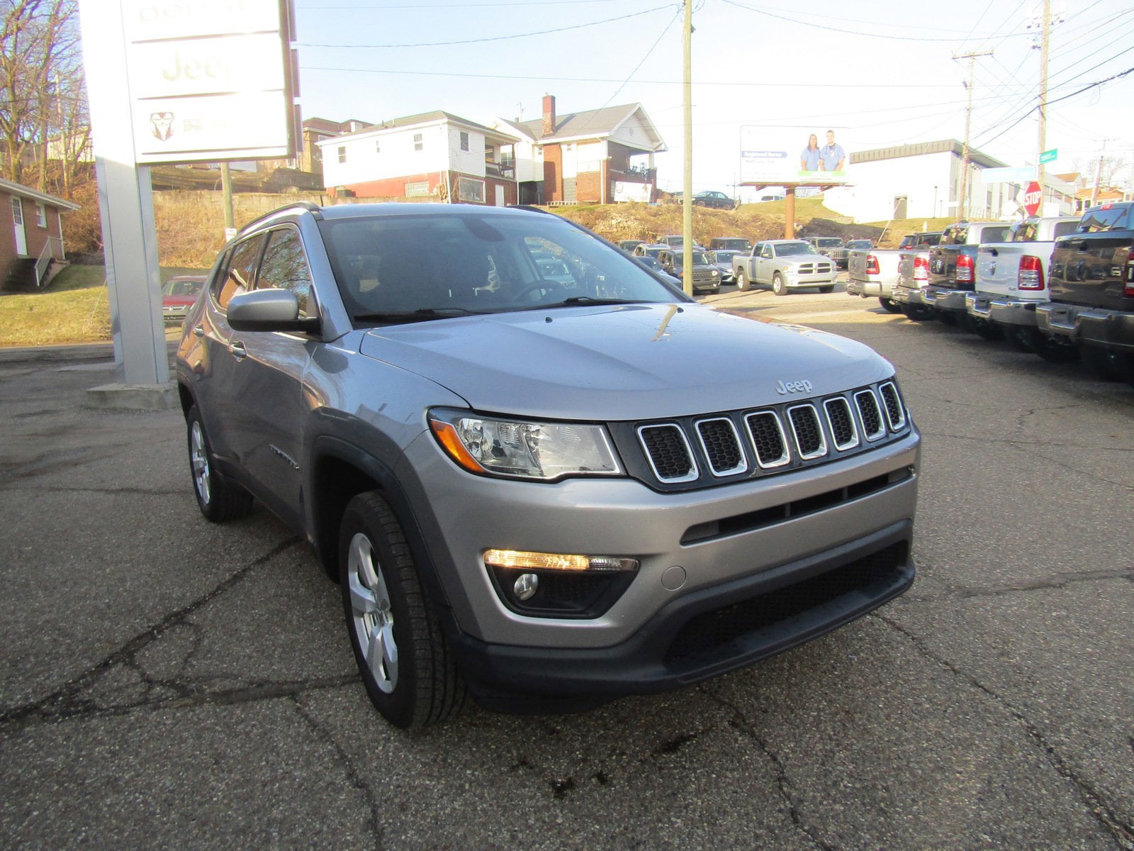 Used 2018 Jeep Compass Latitude with VIN 3C4NJDBBXJT200946 for sale in Steubenville, OH