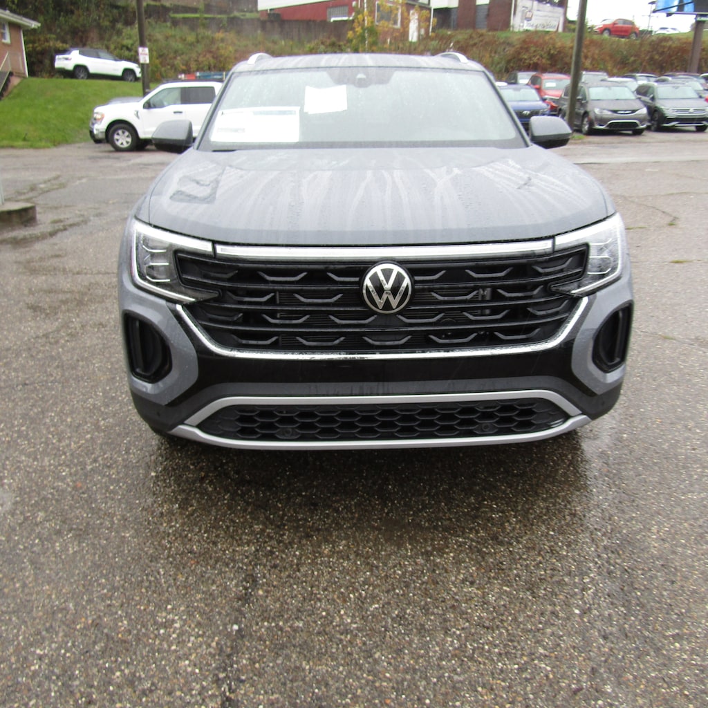 New 2026 Volkswagen Atlas Cross Sport 2.0T SE w/Technology SUV