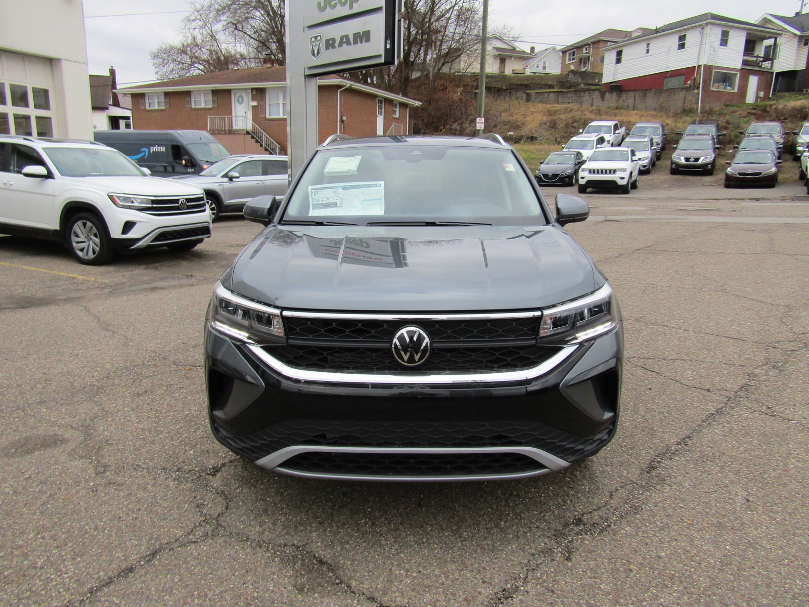 2024 Volkswagen Taos SE photo 3