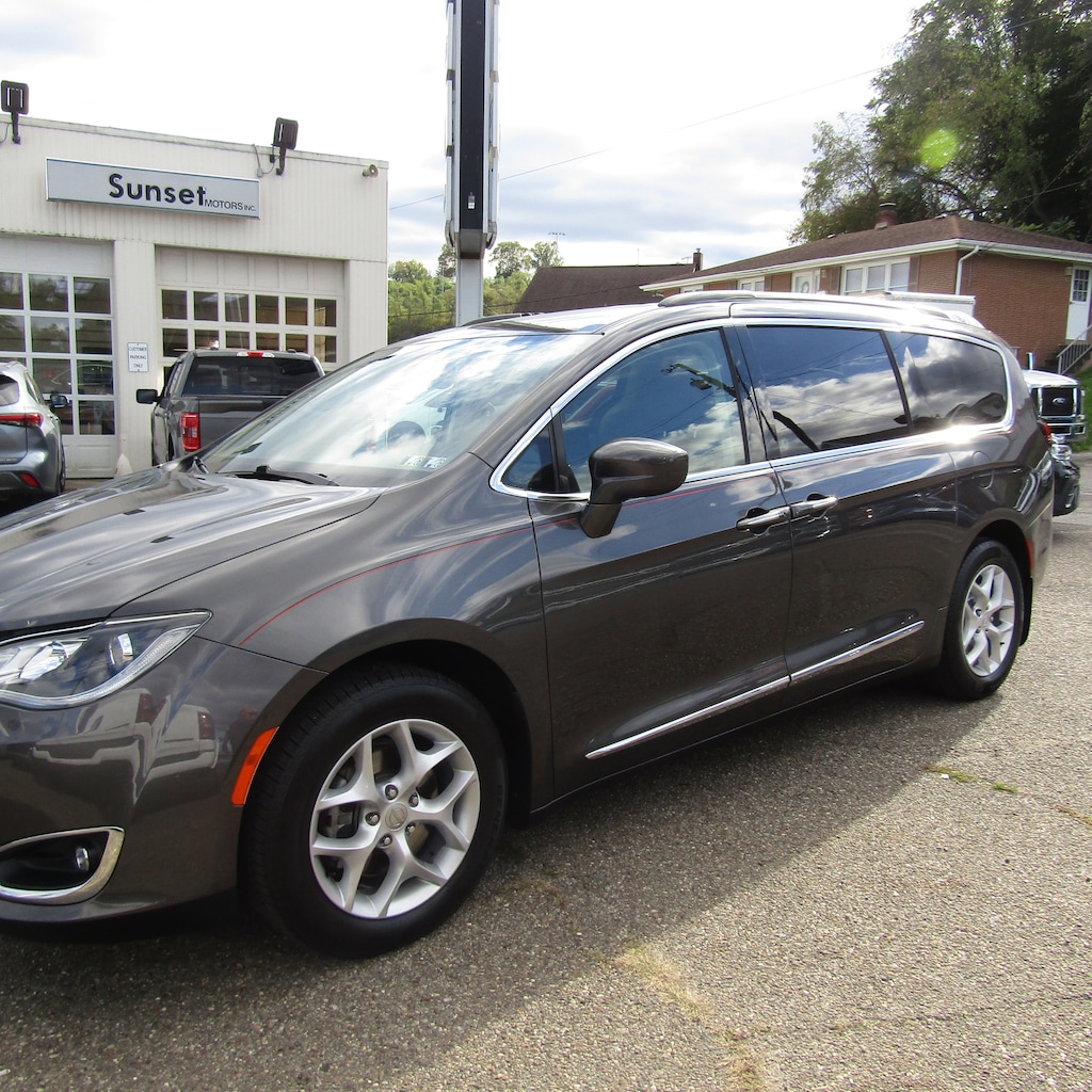 Used 2017 Chrysler Pacifica Touring-L Van