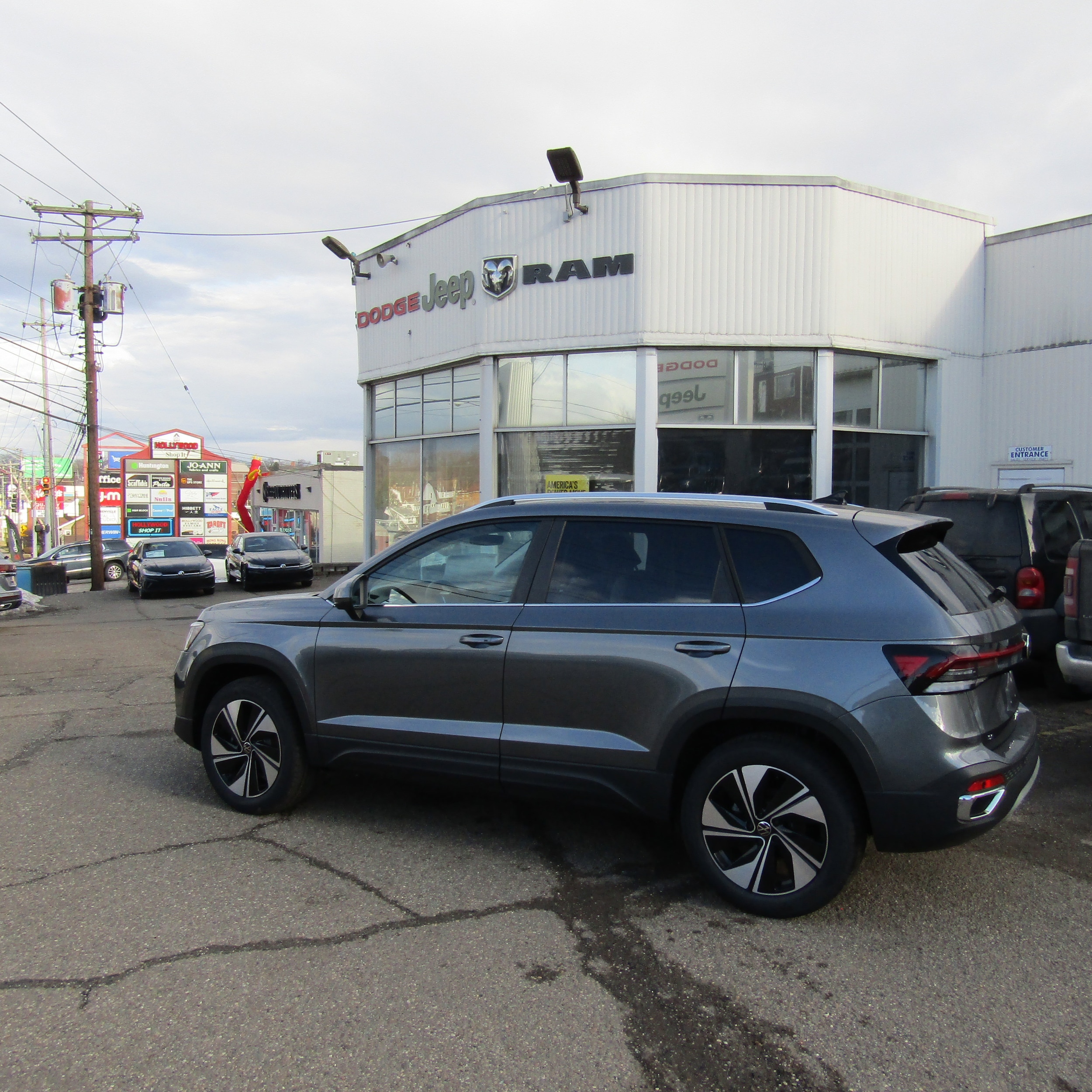 2026 Volkswagen Taos SE