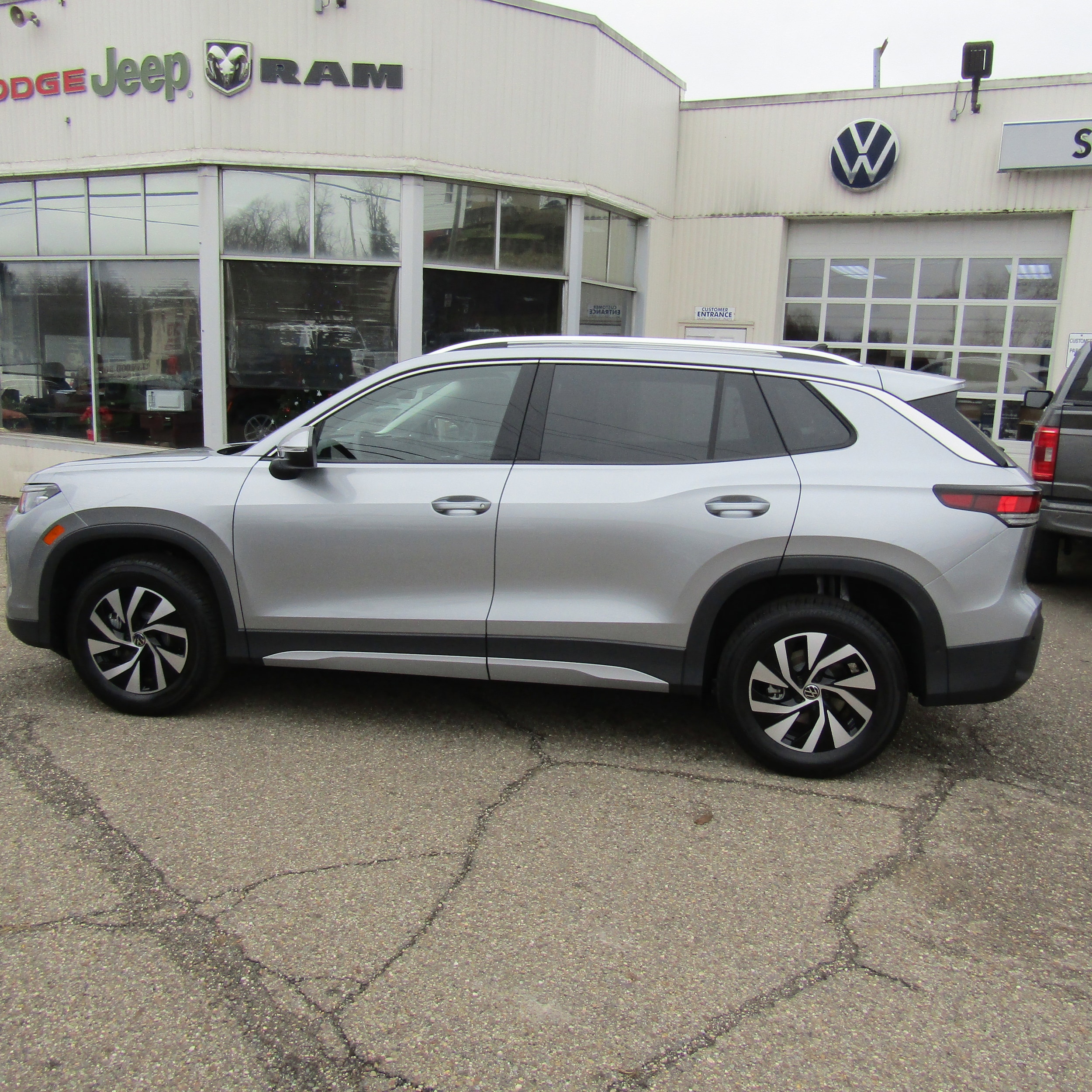 2026 Volkswagen Tiguan S's photo