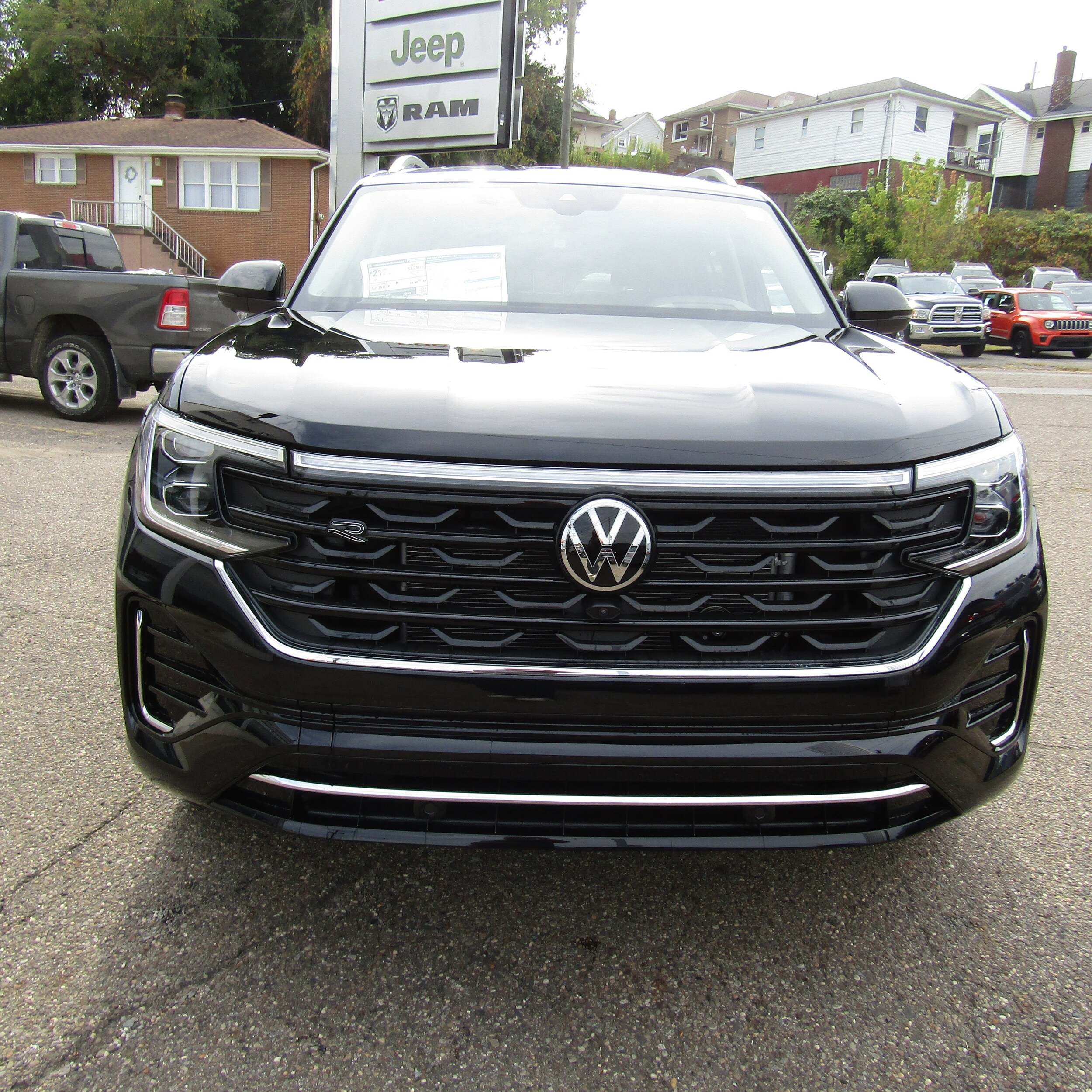 2026 Volkswagen Atlas SEL Premium R-Line photo 2