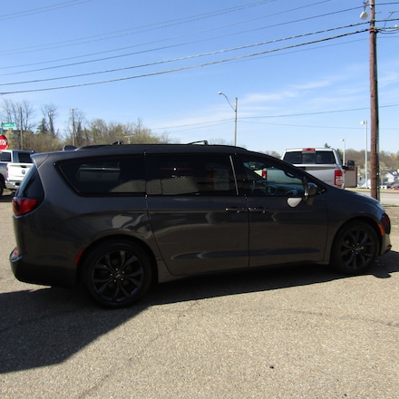 2019 Chrysler Pacifica Touring Plus Van Passenger Van 2019 Chrysler Pacifica Touring Plus Van Passenger Van