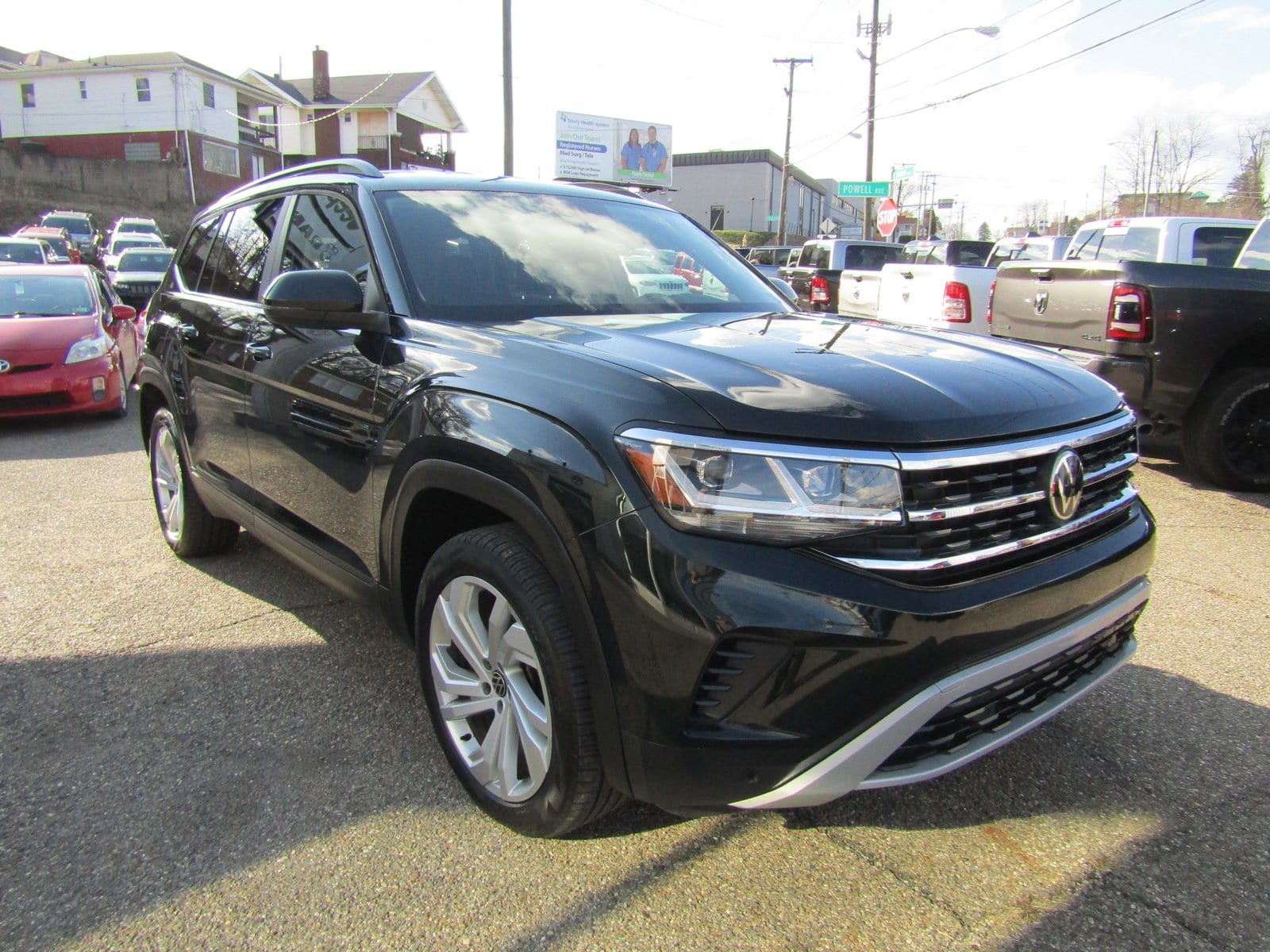 Used 2021 Volkswagen Atlas SE w/Tech with VIN 1V2HR2CA3MC524920 for sale in Steubenville, OH