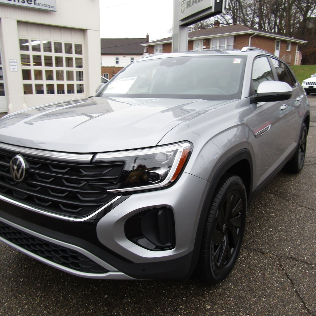 New 2026 Volkswagen Atlas Cross Sport 2.0T SE w/Technology SUV