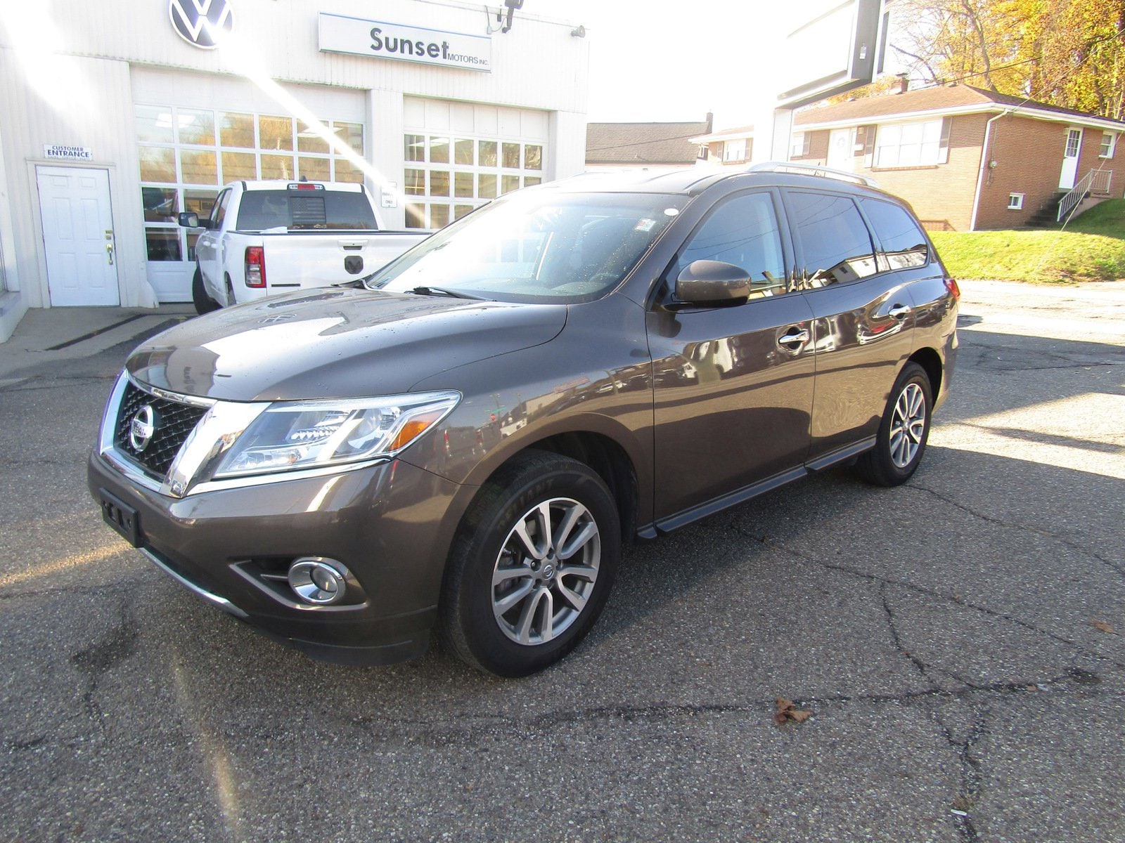 Used 2016 Nissan Pathfinder SV with VIN 5N1AR2MM5GC641927 for sale in Steubenville, OH