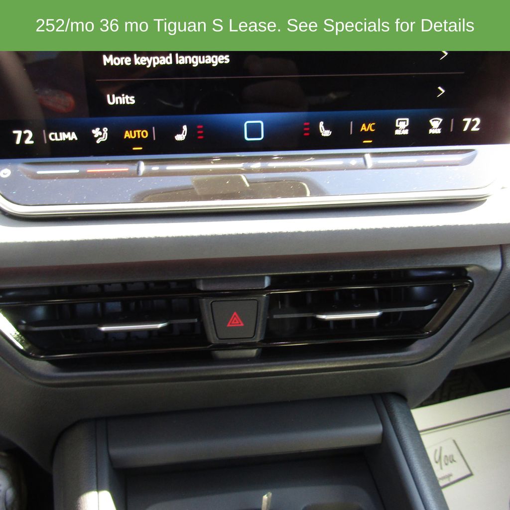 2025 Volkswagen Tiguan SE - Photo 30