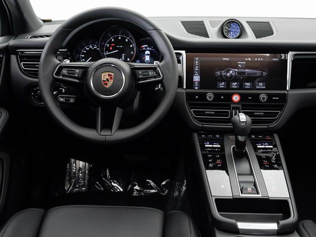 2025 Porsche Macan T - Photo 16