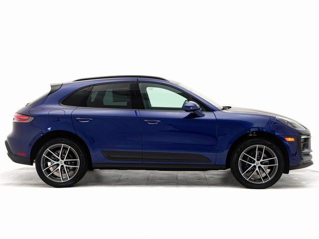 2025 Porsche Macan T - Photo 33