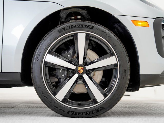 2025 Porsche Macan T - Photo 35