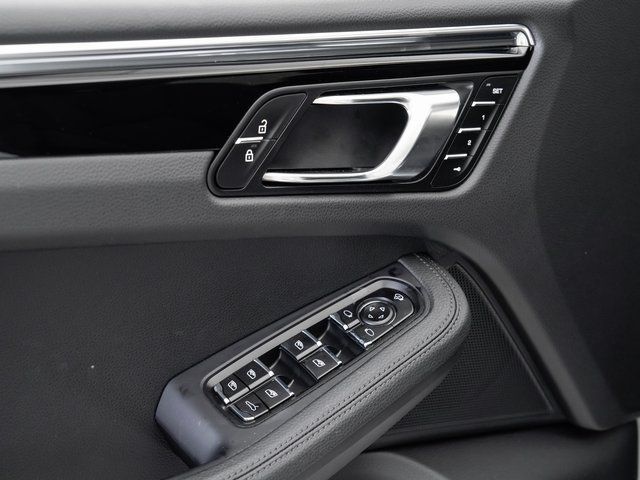 2025 Porsche Macan Base - Photo 8