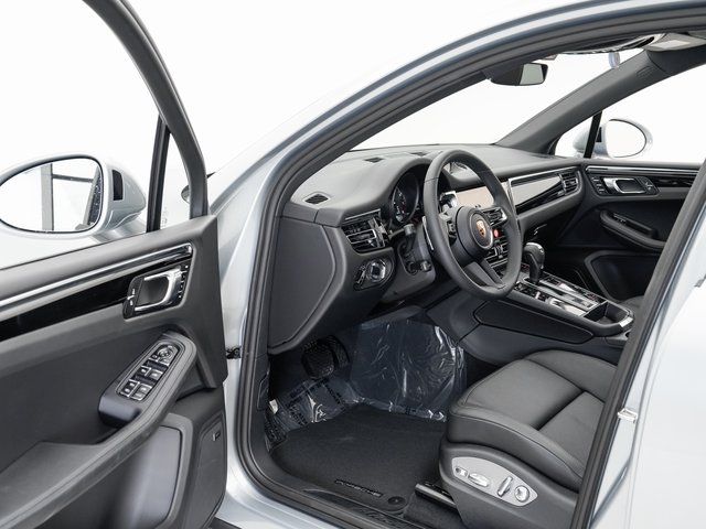 2025 Porsche Macan T - Photo 7