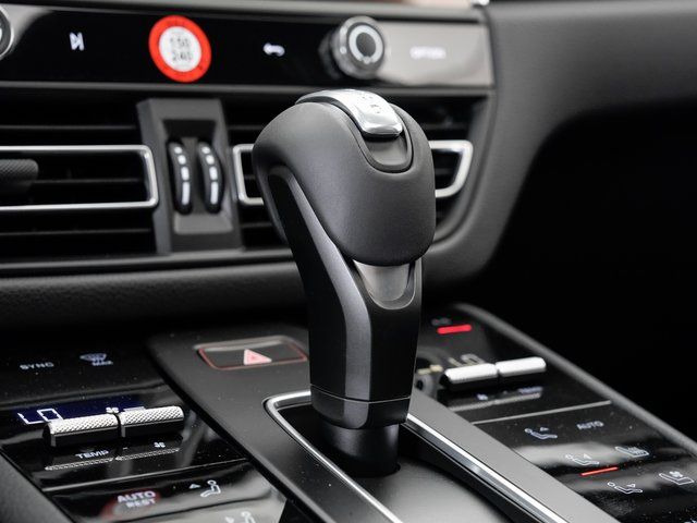 2025 Porsche Macan T - Photo 21