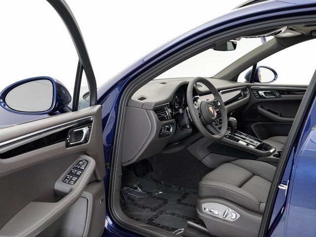 2025 Porsche Macan T - Photo 7