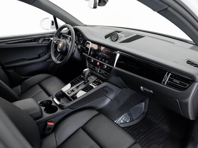 2025 Porsche Macan Base - Photo 22