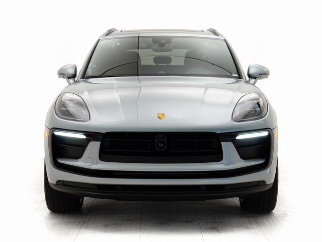 2025 Porsche Macan T - Photo 29