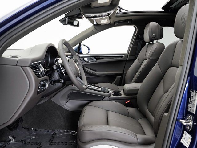 2025 Porsche Macan T - Photo 6