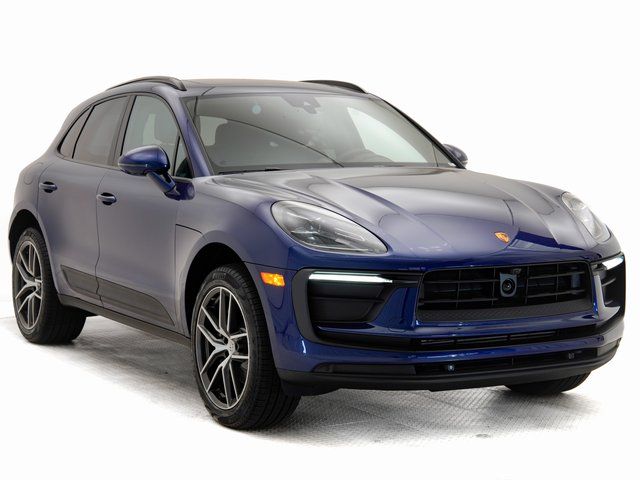 2025 Porsche Macan T - Photo 32