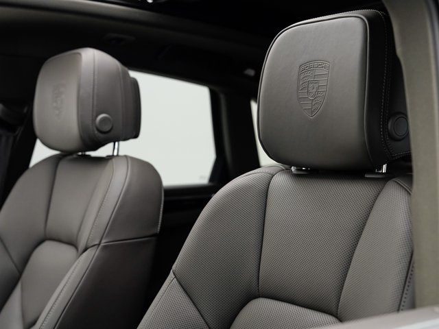 2025 Porsche Macan T - Photo 10