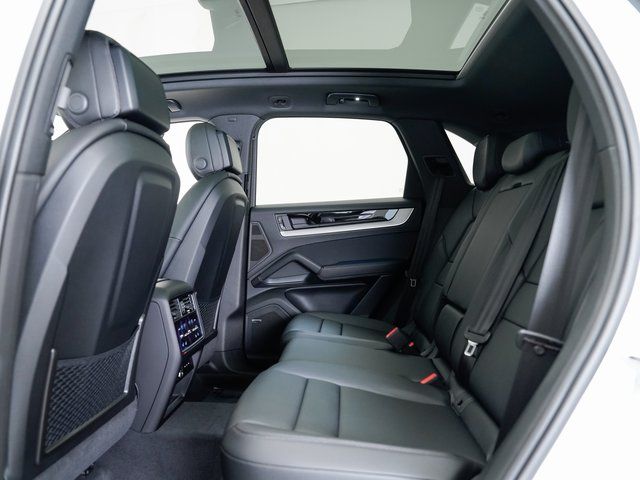 2025 Porsche Cayenne Base - Photo 24