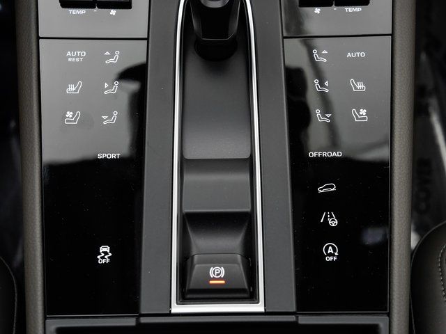 2025 Porsche Macan T - Photo 20