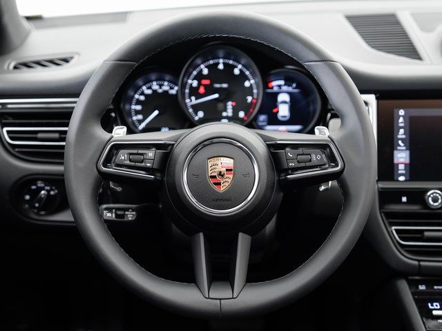 2025 Porsche Macan T - Photo 13
