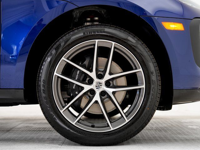 2025 Porsche Macan T - Photo 30