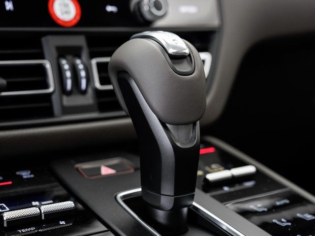 2025 Porsche Macan T - Photo 21