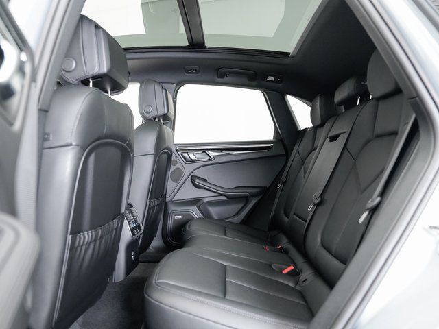 2025 Porsche Macan T - Photo 25