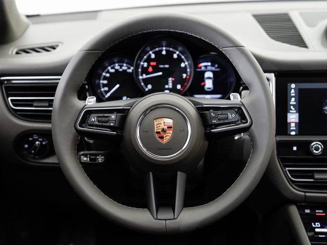 2025 Porsche Macan T - Photo 13