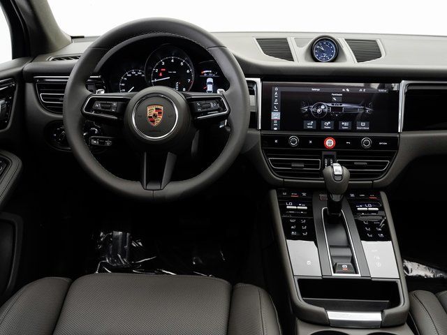 2025 Porsche Macan T - Photo 16