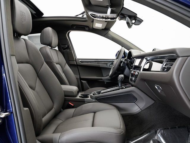 2025 Porsche Macan T - Photo 24
