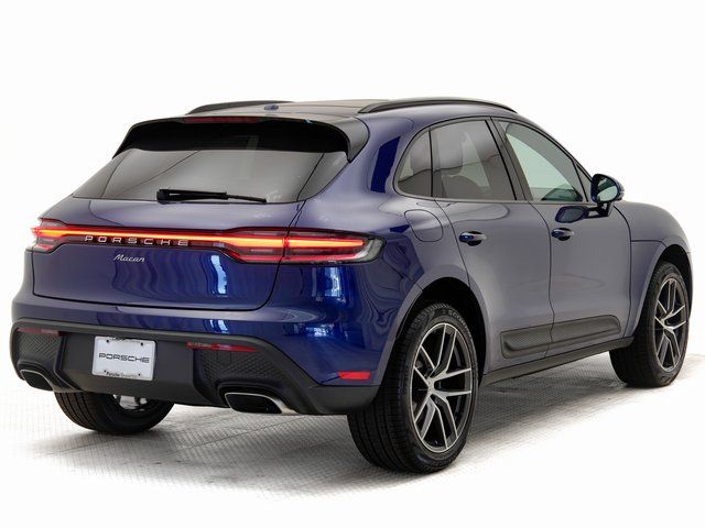 2025 Porsche Macan T - Photo 34