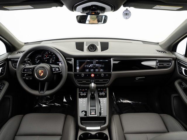 2025 Porsche Macan T - Photo 22