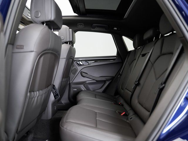 2025 Porsche Macan T - Photo 25