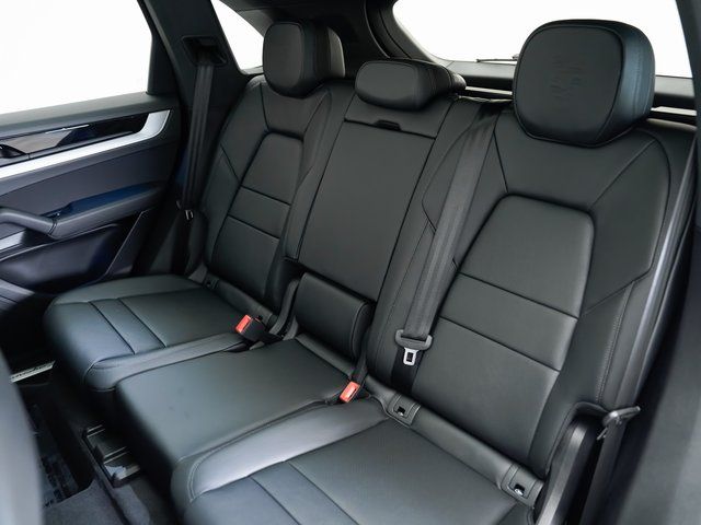 2025 Porsche Cayenne Base - Photo 25