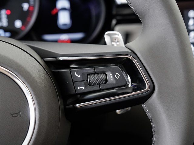 2025 Porsche Macan T - Photo 15