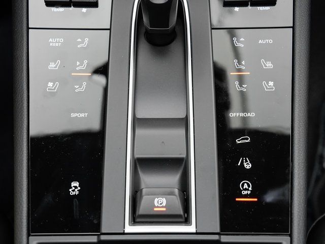 2025 Porsche Macan T - Photo 20