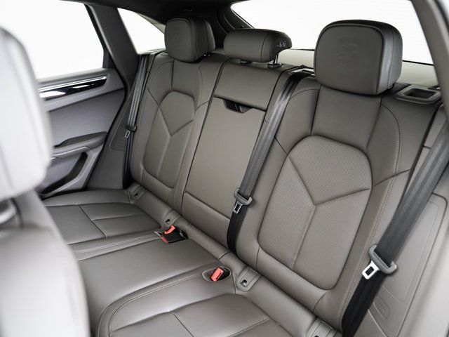 2025 Porsche Macan T - Photo 26