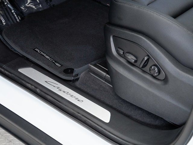 2025 Porsche Cayenne Base - Photo 12