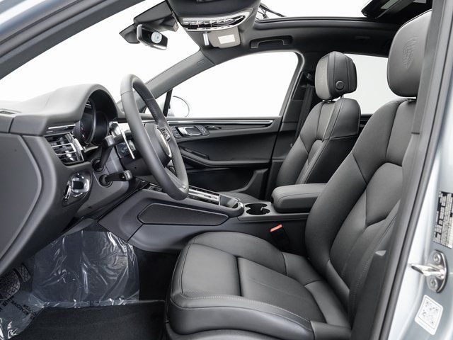 2025 Porsche Macan T - Photo 6