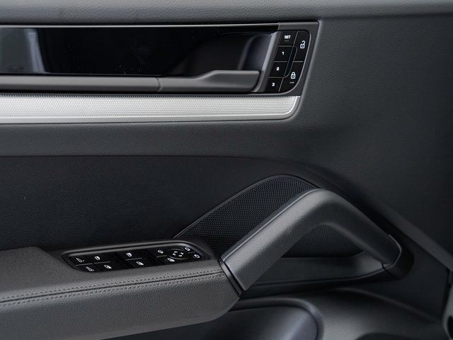 2025 Porsche Cayenne Base - Photo 8